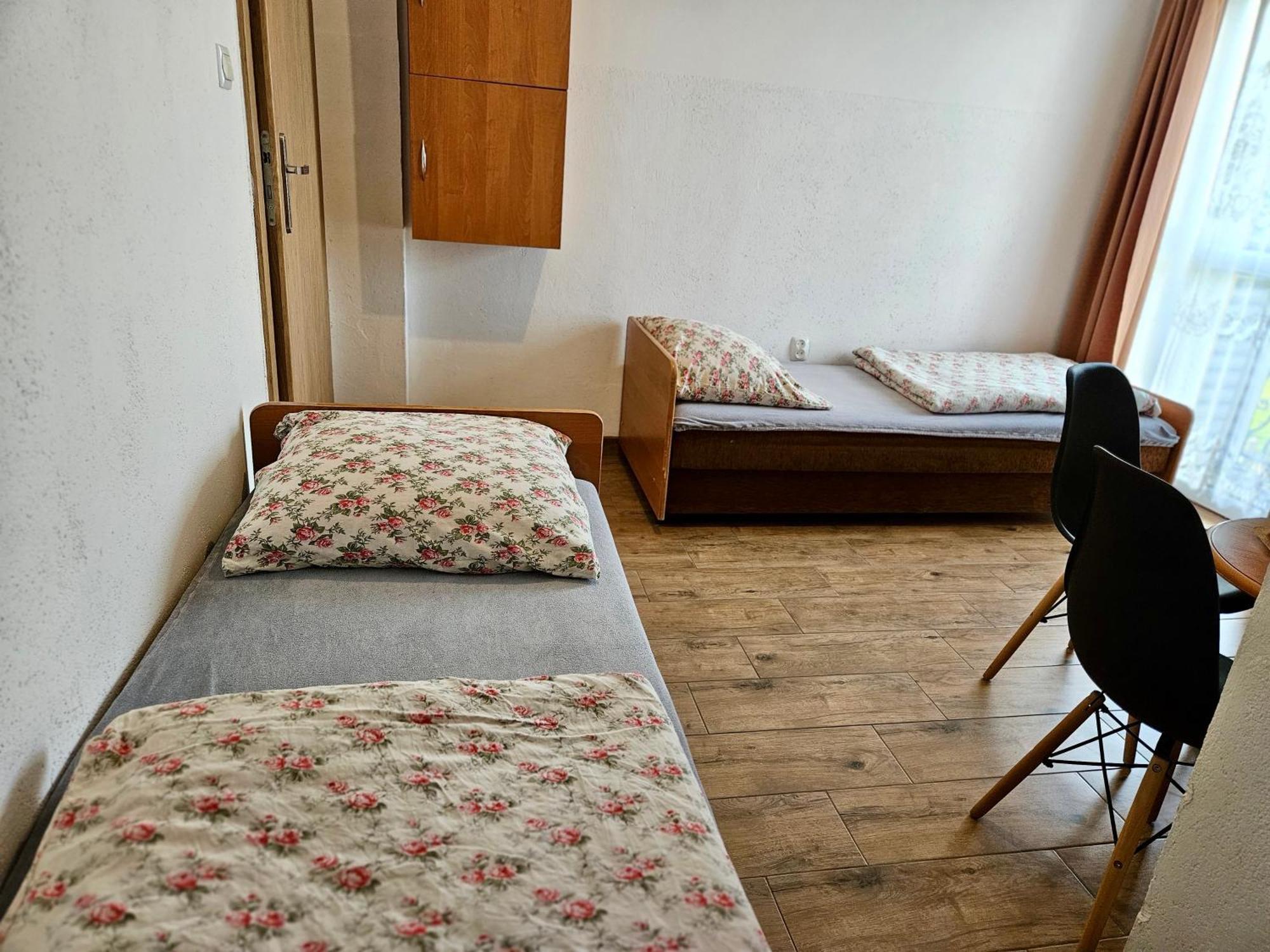 Pokoje Goscinne Zloty Potok Jura Krakowsko Czestochowska Dom W Zaciszu Podworka Potok Zloty Exteriör bild